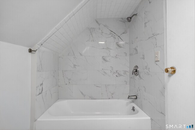 361 Ridgefield Ave in Bridgeport, CT - Foto de edificio - Building Photo