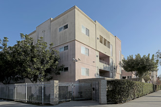 Figueroa Oaks in Los Angeles, CA - Building Photo - Building Photo