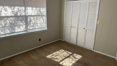 995 Live Oak Dr in Hinesville, GA - Building Photo - Building Photo