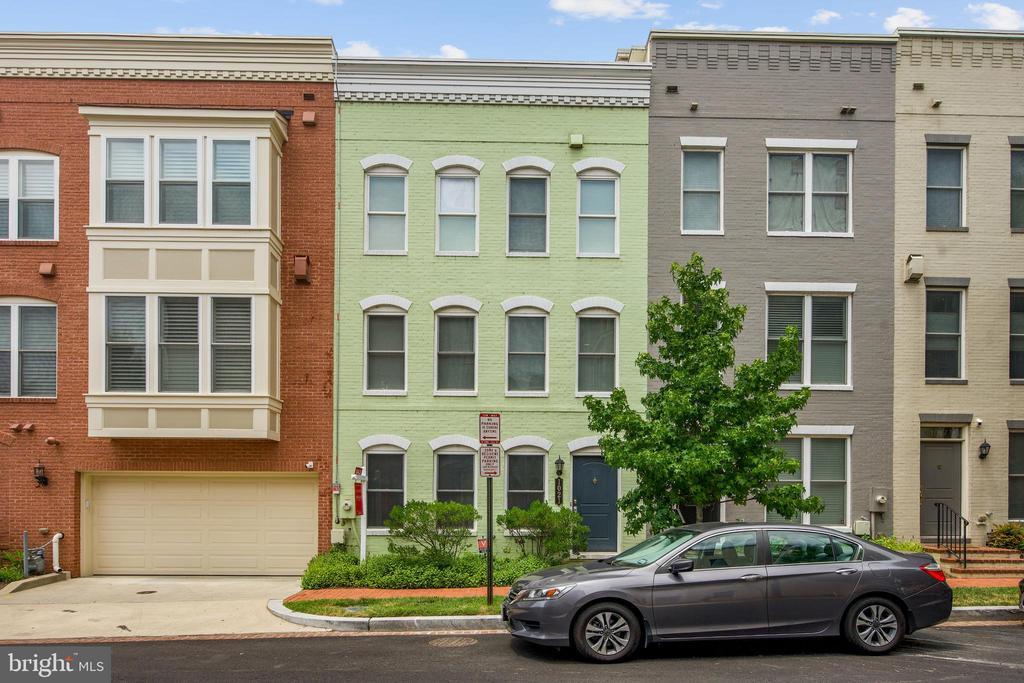 1021 3rd Pl SE in Washington, DC - Building Photo