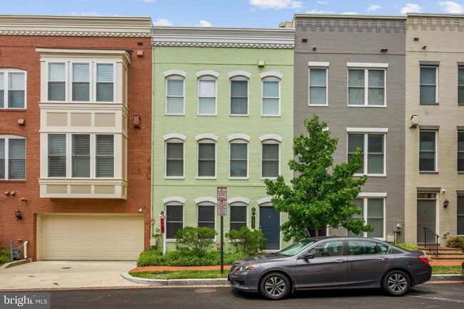 property at 1021 3rd Pl SE