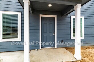 12858 Ratcliff Lk in Saint Hedwig, TX - Building Photo - Building Photo