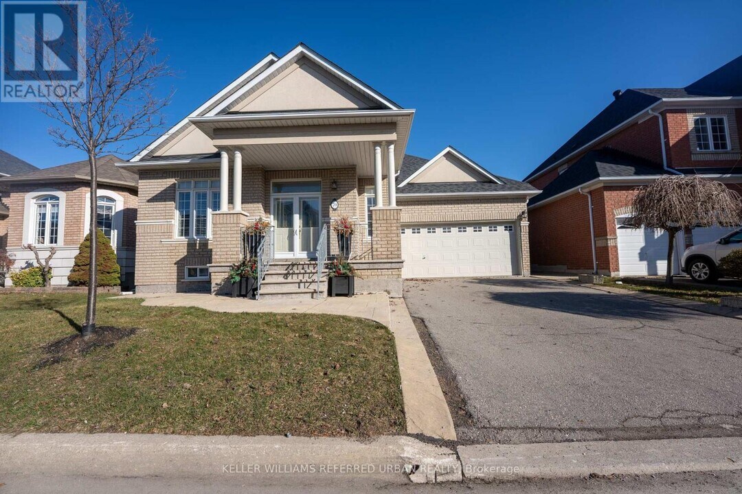 70 Alba Ave in Vaughan, ON - Building Photo