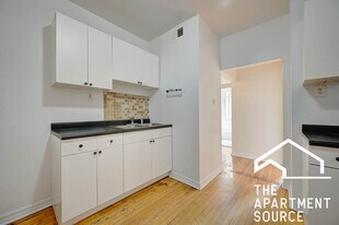 3001 N Whipple St, Unit 1 in Chicago, IL - Building Photo