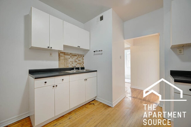 3001 N Whipple St, Unit 1