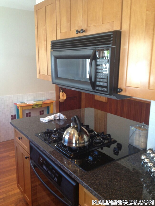 477 Medford St in Malden, MA - Building Photo - Building Photo