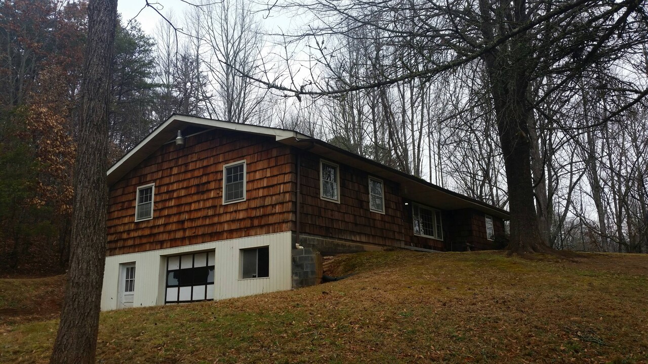 113 Harris Cir in Sylva, NC - Building Photo