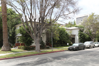 1601 Greenfield Ave in Los Angeles, CA - Building Photo - Primary Photo