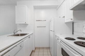 1905 Robson St in Vancouver, BC - Building Photo - Building Photo