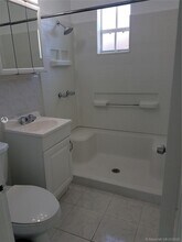 4555 NW 4th Terrace-Unit -A front in Miami, FL - Foto de edificio - Building Photo