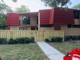 8189 Severn Dr in Boca Raton, FL - Building Photo