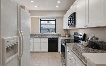 2677 Oak Rd, Unit 108 in Walnut Creek, CA - Building Photo - Building Photo