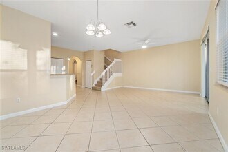 7009 Romana Way in Naples, FL - Building Photo - Building Photo