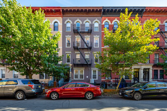 366 Montgomery St in Brooklyn, NY - Building Photo - Building Photo