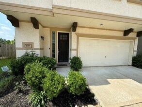 2018 Royal Landing Dr in Houston, TX - Building Photo - Building Photo
