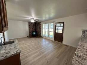 10680 Cleveland Ave in Oakdale, CA - Building Photo - Building Photo