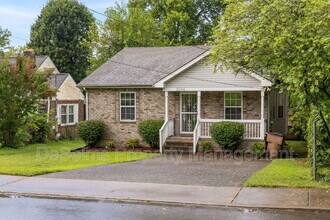 2004 Scott Ave in Nashville, TN - Foto de edificio - Building Photo