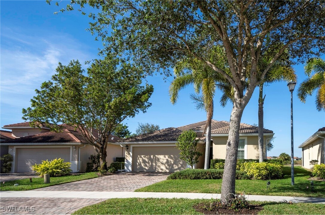 1493 Birdie Dr in Naples, FL - Building Photo