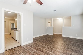 404 Coburn St in League City, TX - Building Photo - Building Photo