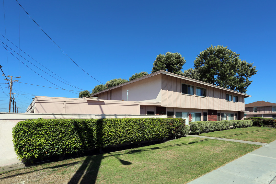 7151 Maple St in Westminster, CA - Building Photo