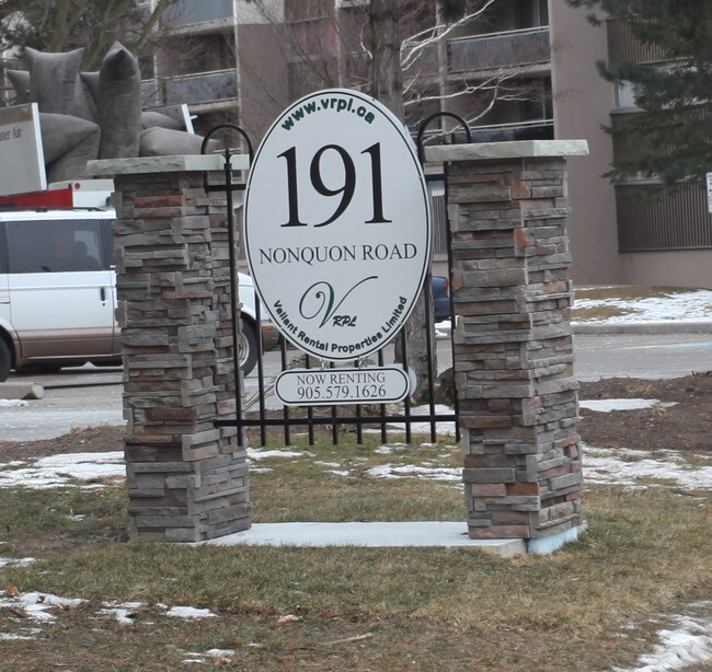 Mona Lisa Apartments in Oshawa, ON - Building Photo - Building Photo