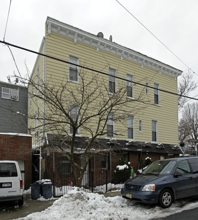 180 Thorne St in Jersey City, NJ - Building Photo - Building Photo