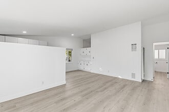 360 S Reeves Dr in Beverly Hills, CA - Foto de edificio - Building Photo