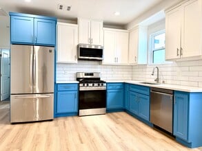 3918 Brighton Ave in Los Angeles, CA - Foto de edificio - Building Photo