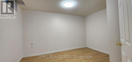 4346 Spinningdale Ct in Mississauga, ON - Building Photo - Building Photo