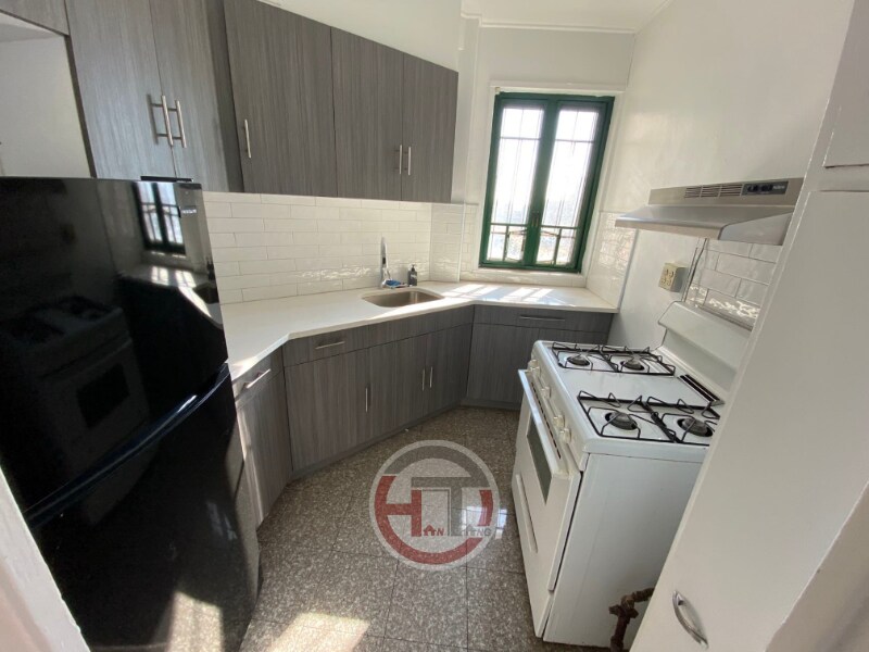 1595 Unionport Rd in Bronx, NY - Building Photo