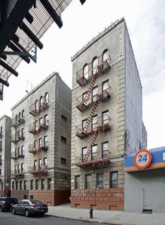 2615 Jerome Ave in Bronx, NY - Building Photo