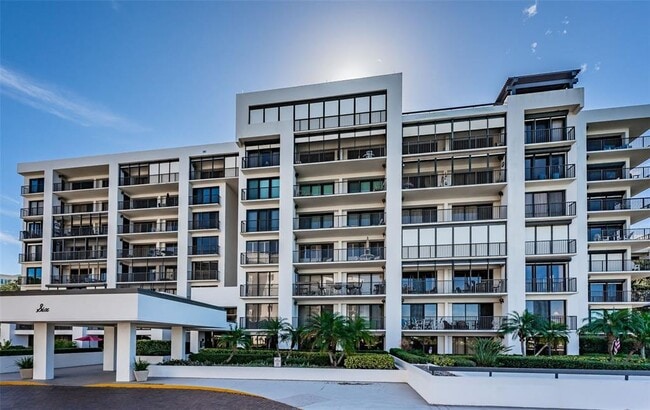 property at 6 Belleview Blvd