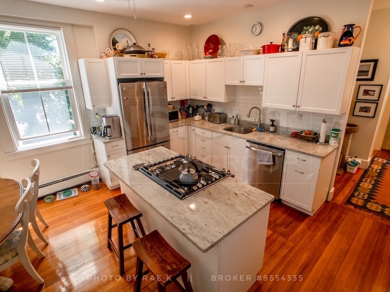 61 Pond St, Unit 1 in Boston, MA - Foto de edificio