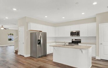 330 Carter St in Richmond Hill, GA - Building Photo - Building Photo