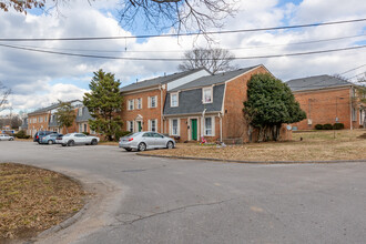 Robin Hood Condominiums in Madison, TN - Building Photo - Building Photo