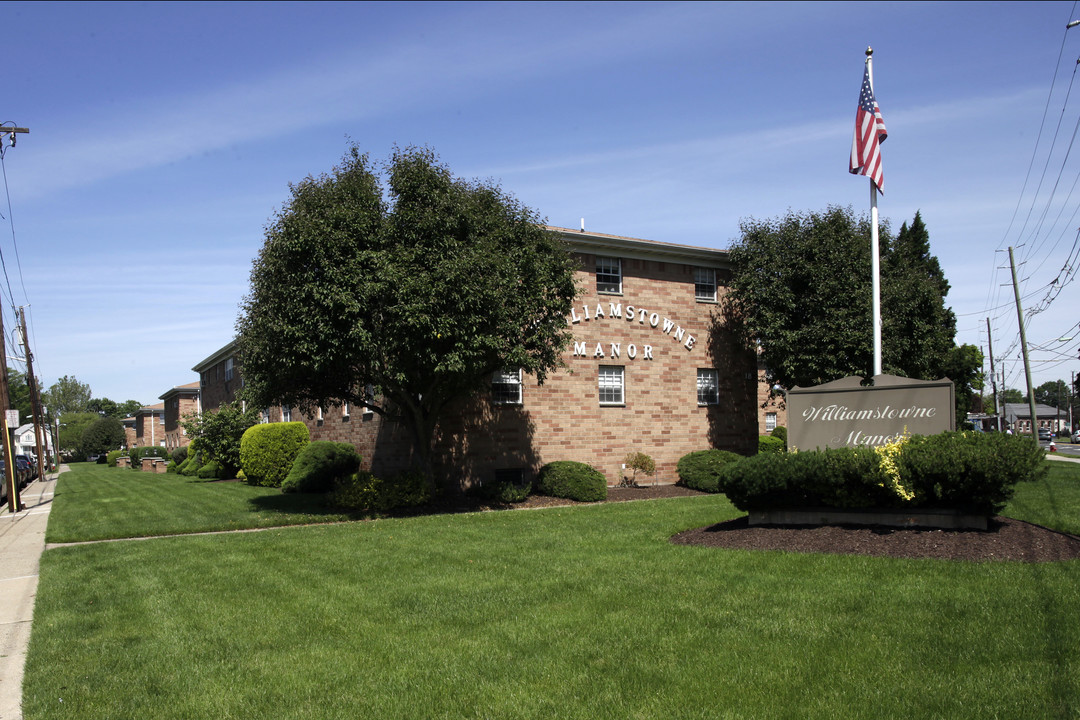 Williamstowne Manor in Little Ferry, NJ - Building Photo