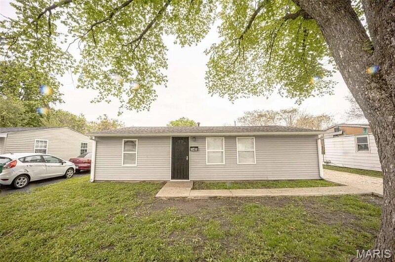 243 St John Dr in Sauget, IL - Building Photo