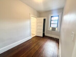 1855 Beacon St, Unit 2 in Brookline, MA - Foto de edificio - Building Photo