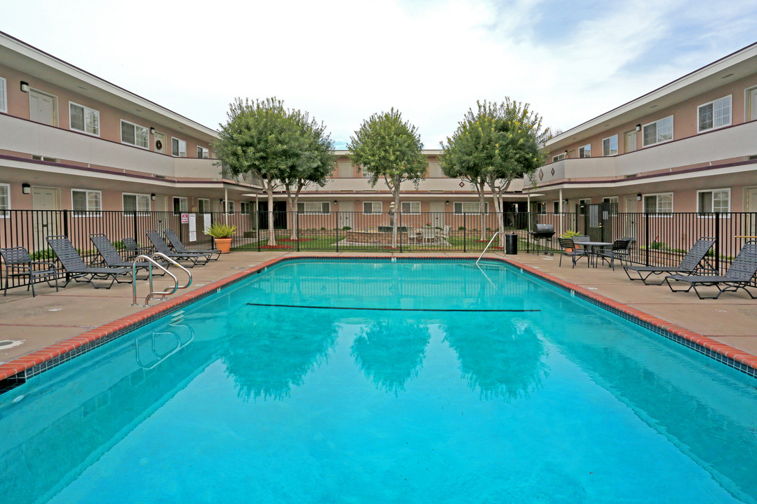 Lorenzo Commons in San Lorenzo, CA - Building Photo