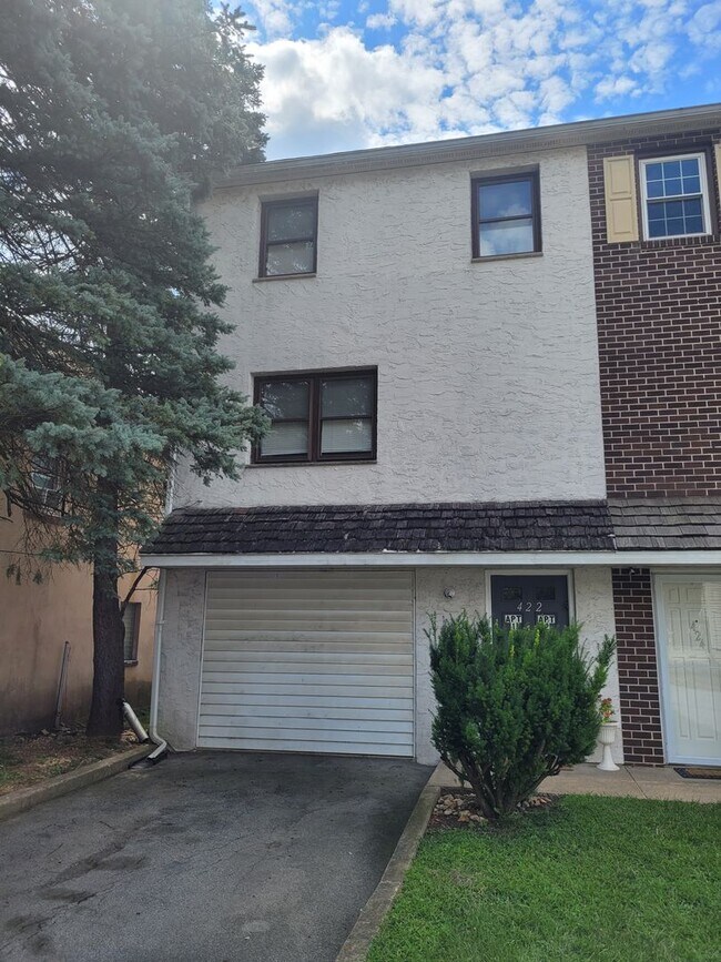 422 Maple St-Unit -2 in Parkesburg, PA - Building Photo - Building Photo