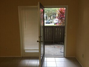 232 Afton Square-Unit -1 in Altamonte Springs, FL - Building Photo - Building Photo