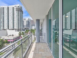 350 NE 24th St, Unit 613 in Miami, FL - Foto de edificio - Building Photo