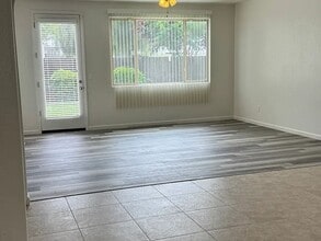 2302 S Grand St in Visalia, CA - Building Photo - Building Photo