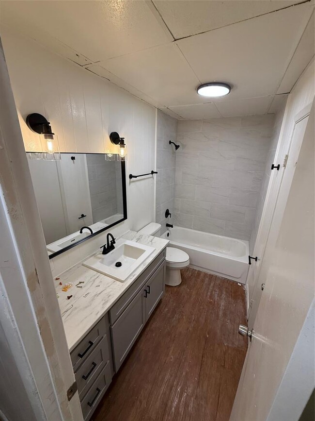 property at 2103 Dixie Ln