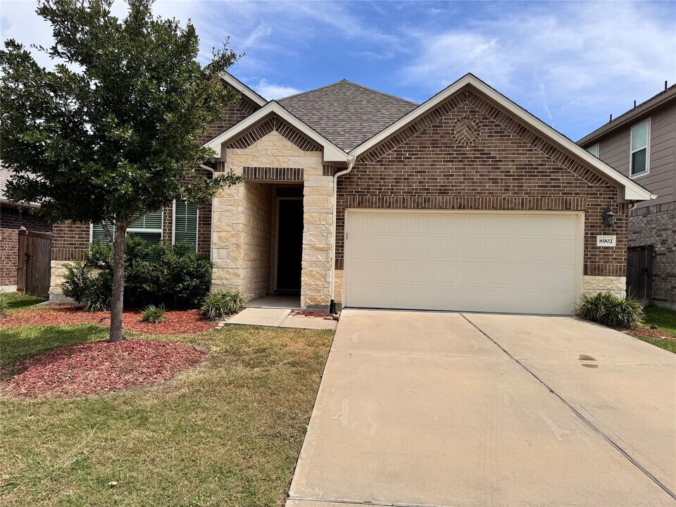 8902 Jasper Lake Dr in Cypress, TX - Foto de edificio