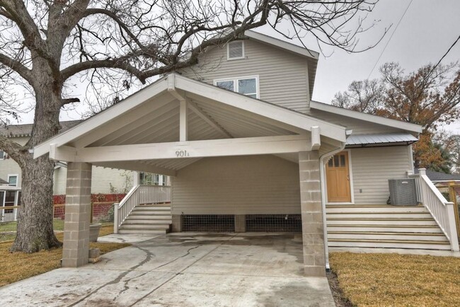property at 901 W 15th 1/2 St