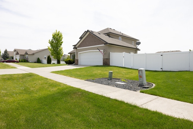 2275 W Freeland Dr in Coeur d'Alene, ID - Building Photo - Building Photo