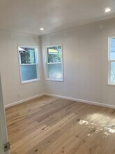 10847 Hesby St in North Hollywood, CA - Foto de edificio - Building Photo