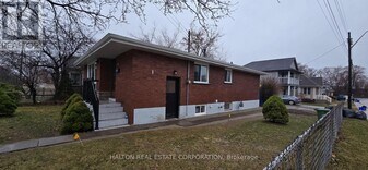 632 Beach Blvd in Hamilton, ON - Building Photo