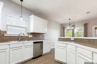 39461 Old Cornerstone Court in Prairieville, LA - Building Photo - Building Photo